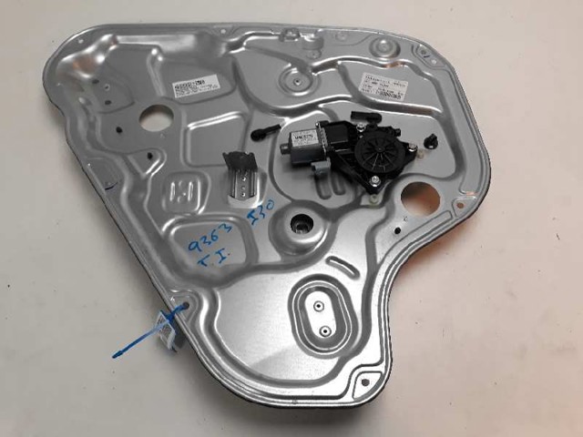 Zamek drzwi tylnych lewych 814102L000 HYUNDAI