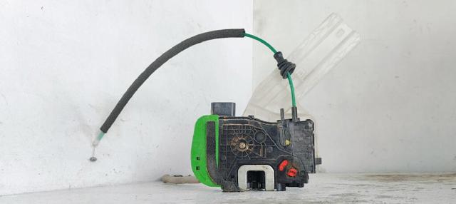 Zamek drzwi tylnych lewych 814103Z000 HYUNDAI