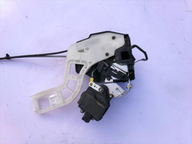 Zamek drzwi tylnych prawych 814201F010 HYUNDAI