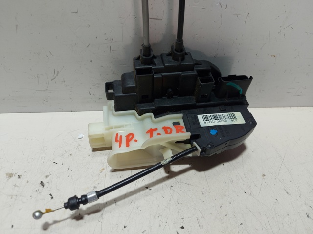 Zamek drzwi tylnych prawych 814202B000 HYUNDAI