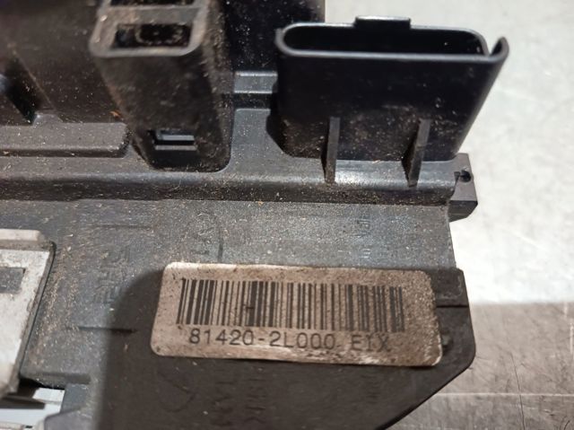 Zamek drzwi tylnych prawych 814202L000 HYUNDAI