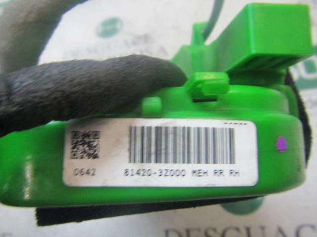 Zamek drzwi tylnych prawych 814203Z000 HYUNDAI