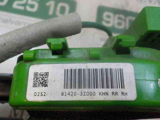 Zamek drzwi tylnych prawych 814203Z000 HYUNDAI