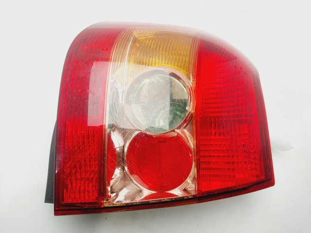 Lampa zespolona tylna prawa 8155002301 TOYOTA