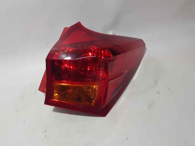 Lampa zespolona tylna prawa zewnętrzna 8155102700 TOYOTA