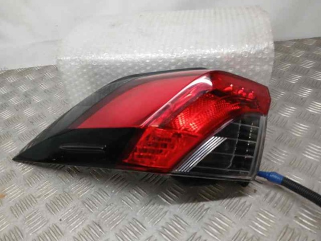 Lampa zespolona tylna lewa zewnętrzna 8156042230 TOYOTA