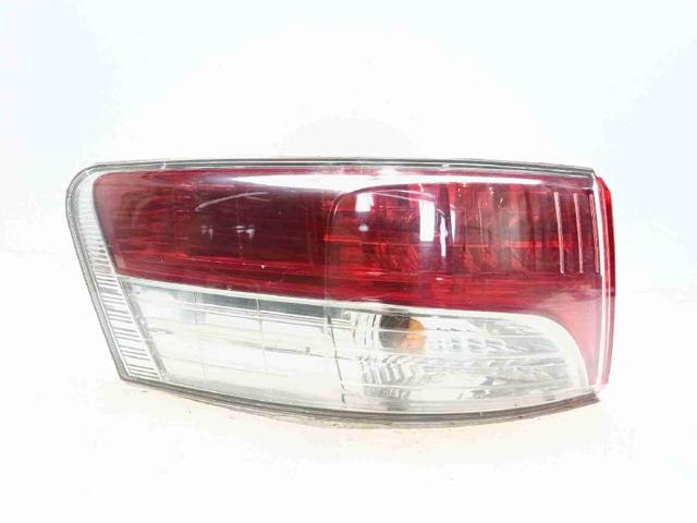 Lampa zespolona tylna lewa zewnętrzna 8156105270 TOYOTA