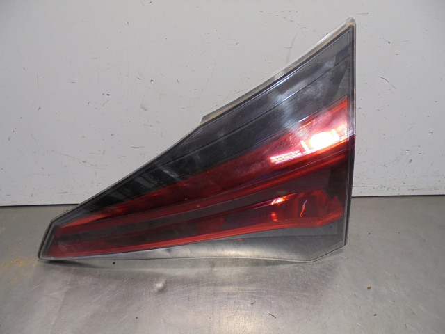 Lampa zespolona tylna prawa wewnętrzna 8158042031 Toyota