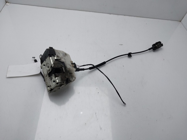 Zamek drzwi tylnych lewych 8200000657 RENAULT