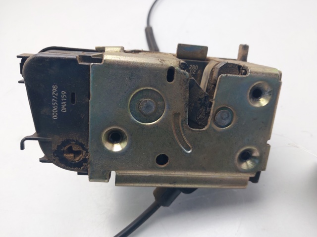 Zamek drzwi tylnych lewych 8200000657 RENAULT