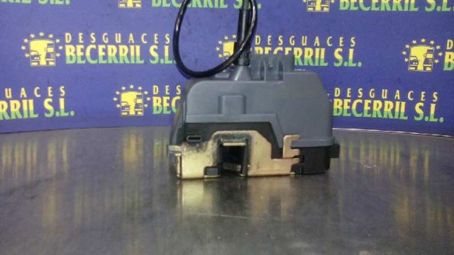 Zamek drzwi tylnych prawych 8200000658 RENAULT