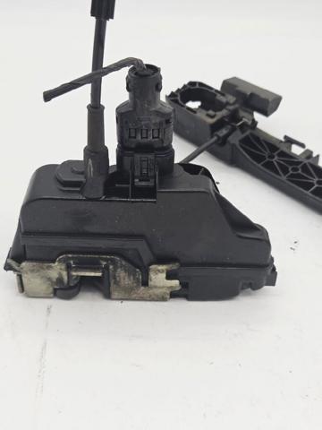 Zamek drzwi przednich prawych 8200000662 RENAULT