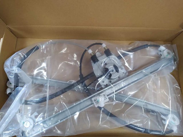 Mechanizm podnoszenia szyby drzwi przednich prawych 8200000938 RENAULT