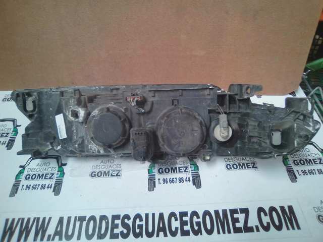 Reflektor lewy 8200002845 RENAULT