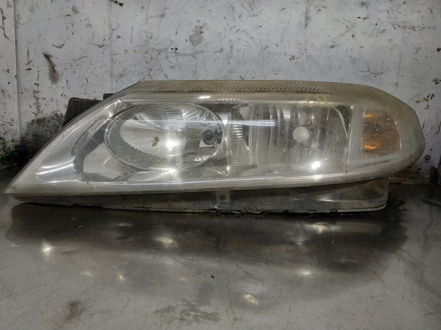 Reflektor lewy 8200002845 RENAULT