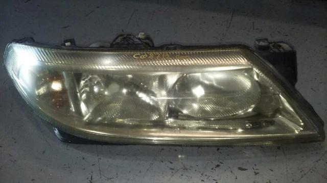Reflektor prawy 8200002847 RENAULT