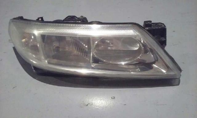 Reflektor prawy 8200002847 RENAULT
