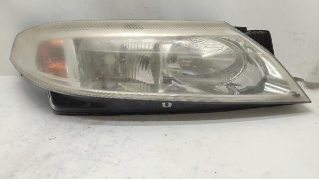 Reflektor prawy 8200002847 RENAULT