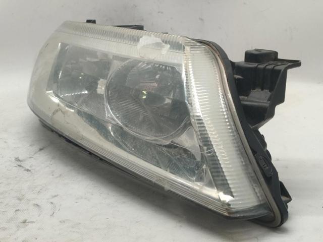 Reflektor prawy 8200002847 RENAULT