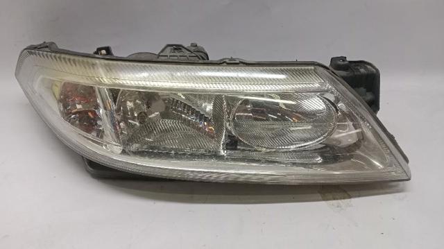 Reflektor prawy 8200002847 RENAULT