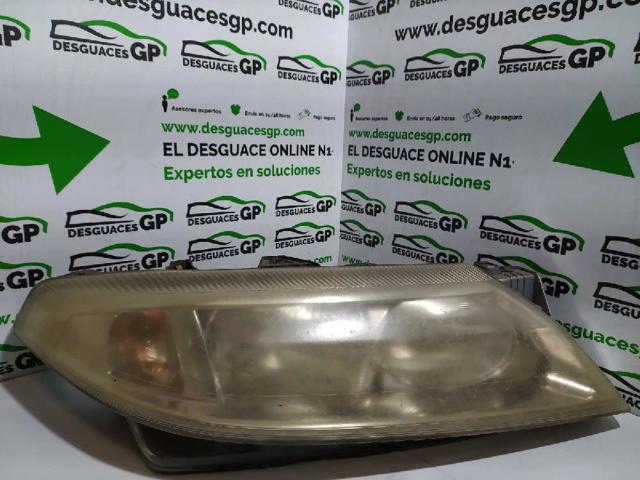 Reflektor prawy 8200002847 RENAULT