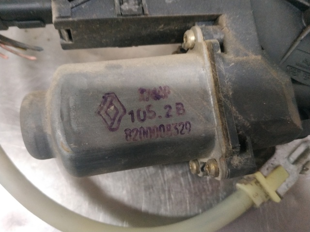 Mechanizm podnoszenia szyby drzwi tylnych lewych 8200008329 RENAULT