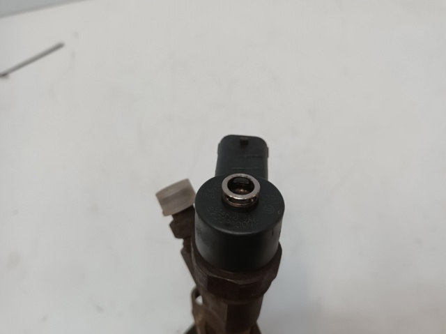 Wtryskiwacz paliwa 8200010075 RENAULT