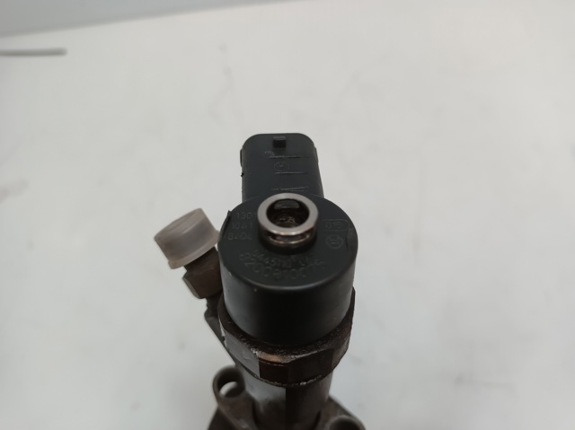 Wtryskiwacz paliwa 8200010075 RENAULT