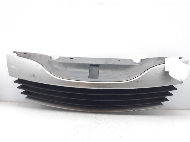 Atrapa chłodnicy 8200012581 RENAULT