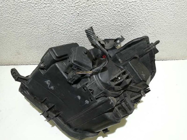 Reflektor prawy 8200014358E RENAULT