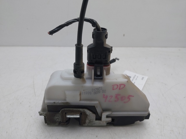 Zamek drzwi przednich prawych 8200017973 RENAULT