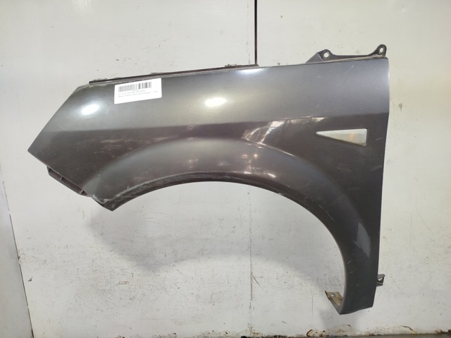 Błotnik przedni lewy 8200020568 RENAULT