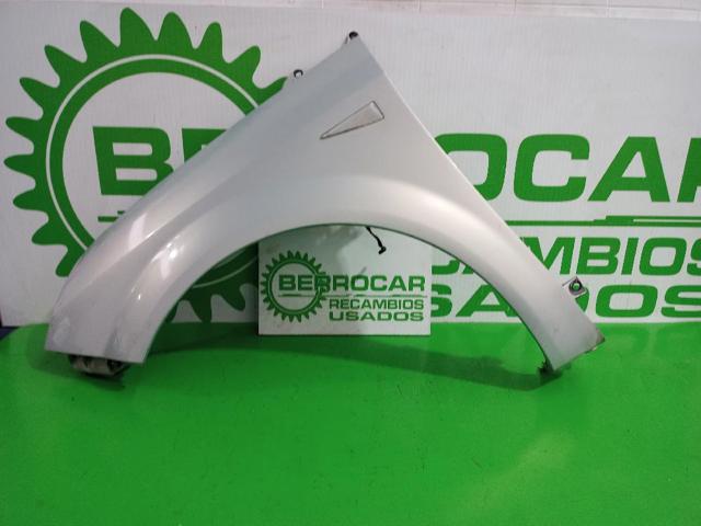 Błotnik przedni lewy 8200020568G RENAULT