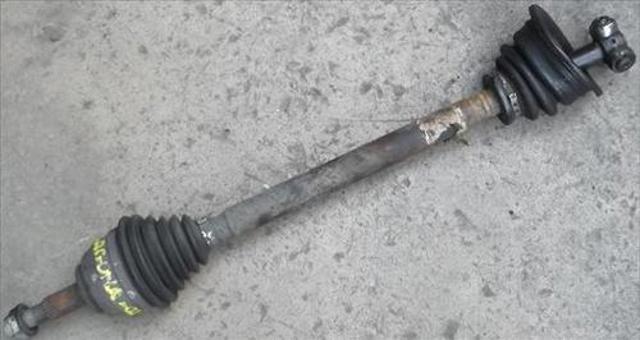 Półoś napędowa przednia prawa 8200024622 RENAULT
