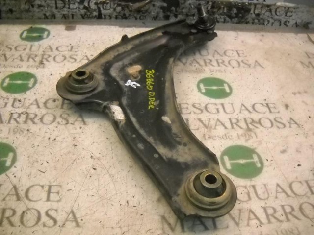 Wahacz zawieszenia przedniego dolny prawy 8200026655 RENAULT
