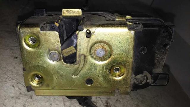 Zamek drzwi przednich prawych 8200027779 RENAULT