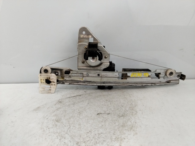 Mechanizm podnoszenia szyby drzwi tylnych prawych 8200028068 RENAULT