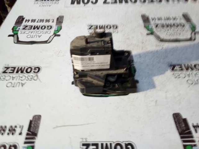 Zamek drzwi tylnych prawych 8200028429 RENAULT