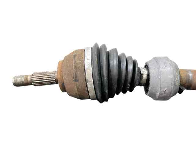 Półoś napędowa przednia prawa 8200029444 RENAULT