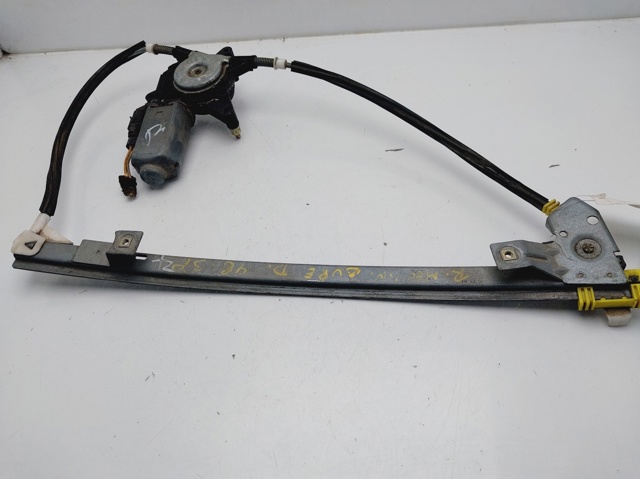 Mechanizm podnoszenia szyby drzwi przednich prawych 8200038152 RENAULT