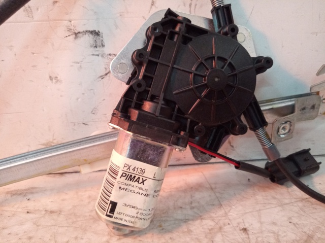 Mechanizm podnoszenia szyby drzwi przednich prawych 8200038152 RENAULT
