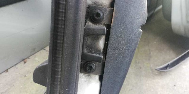 Zamek drzwi bocznych przesuwnych 8200051733 NISSAN