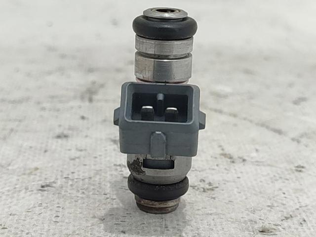 Wtryskiwacz paliwa 8200051963 RENAULT