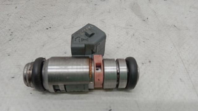 Wtryskiwacz paliwa 8200051963 RENAULT