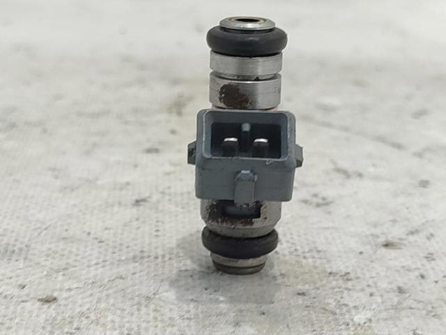 Wtryskiwacz paliwa 8200051963 RENAULT