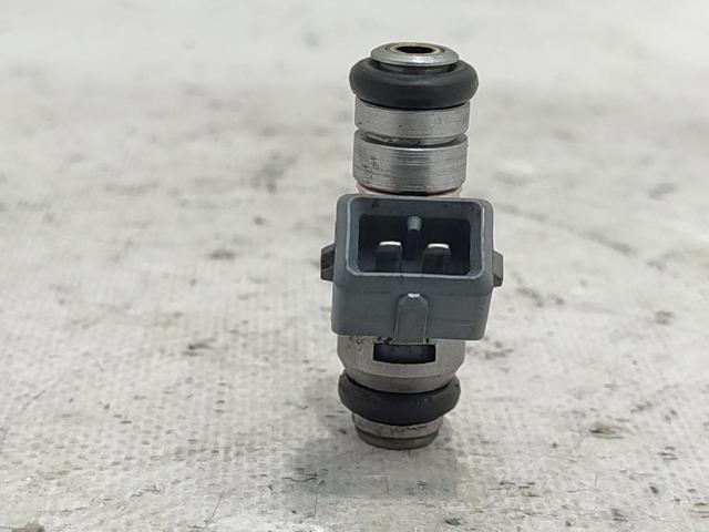 Wtryskiwacz paliwa 8200051963 RENAULT