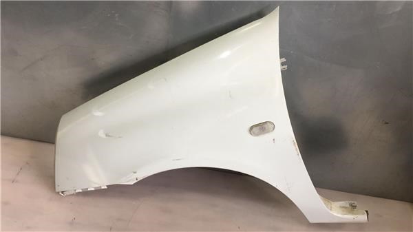 Błotnik przedni lewy 8200052379 RENAULT