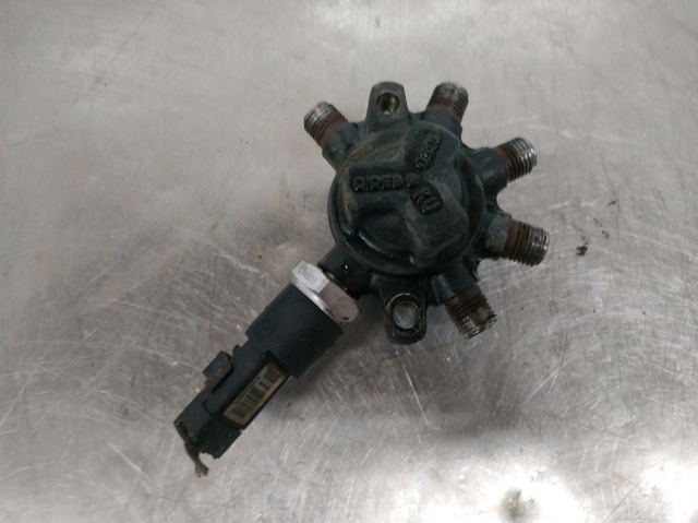 Rozdzielacz paliwa 8200057232 RENAULT