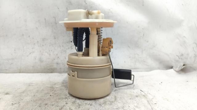 Moduł pompy paliwowej z czujnikiem poziomu paliwa 8200057324 RENAULT