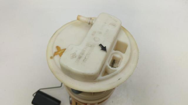 Moduł pompy paliwowej z czujnikiem poziomu paliwa 8200057324 RENAULT